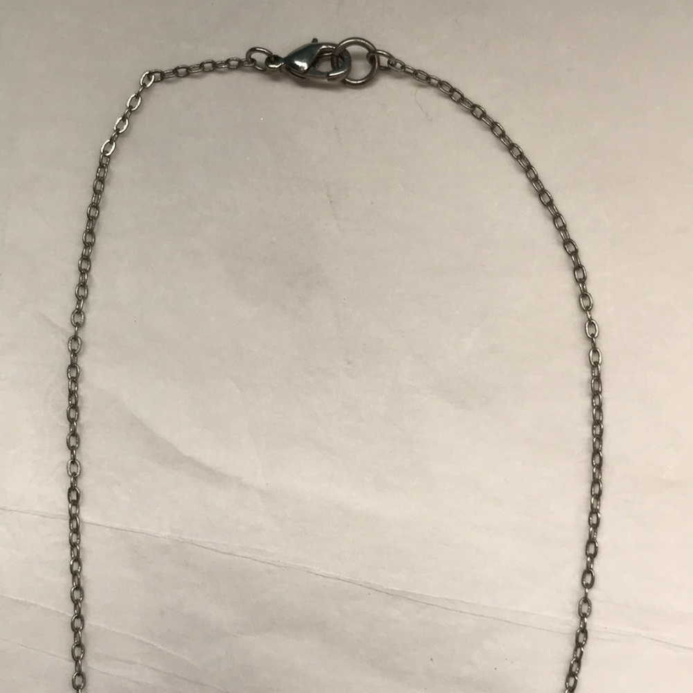Dumbbell & skull with bow handcrafted necklace - Picture 6 of 7